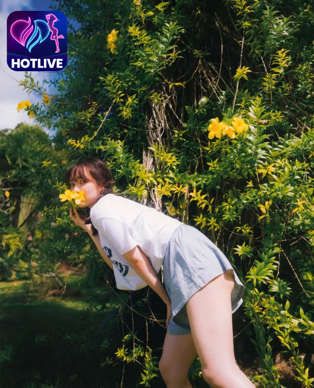 Mayu Tamura-Hotlive
