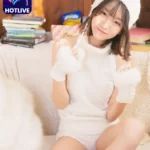 Yi Ming (佚名): Vẻ Đẹp Nổi Bật của Ngôi Sao Hàn Quốc – Hồn Lửa Trên Ứng Dụng HotLive và Cách Cài Đặt. Beautiful girl in room with her smile 01